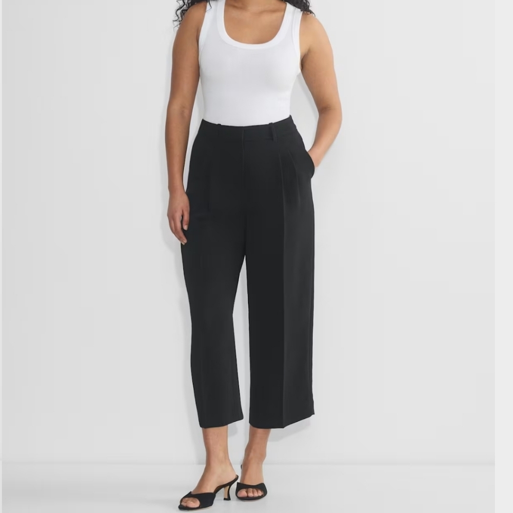 Aritzia

The Effortless Pant™ Curve-fit Cropped - Crepette™